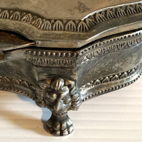 Vintage Silver Plate Hinged Jewelry Trinket Box Lion Crest & Feet Int'l Silver - Picture 5 of 15